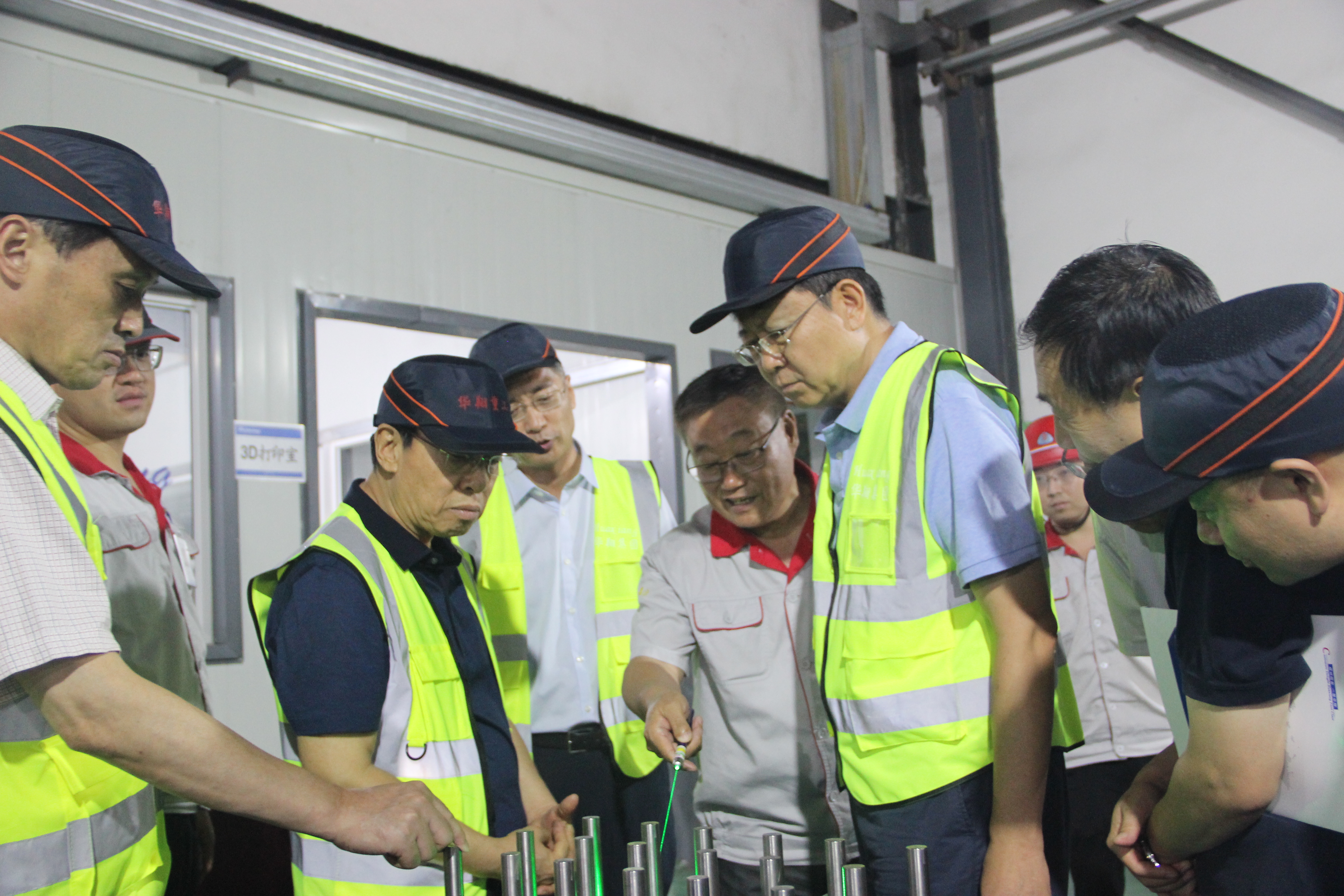 山西省人民政府原副省長、中國生產(chǎn)力學(xué)會會長、山西省資源型經(jīng)濟轉(zhuǎn)型促進會總顧問牛仁亮一行蒞臨我司調(diào)研