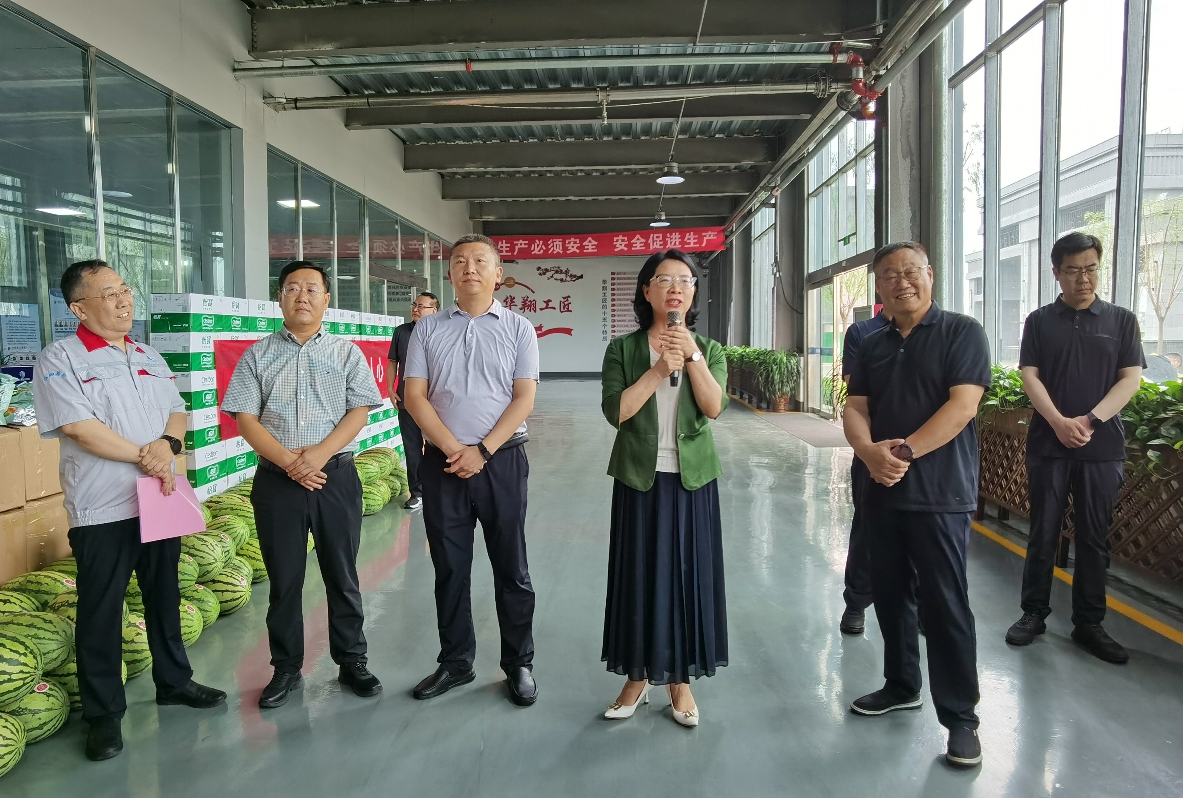 清涼慰問暖人心、凝心聚力鼓干勁