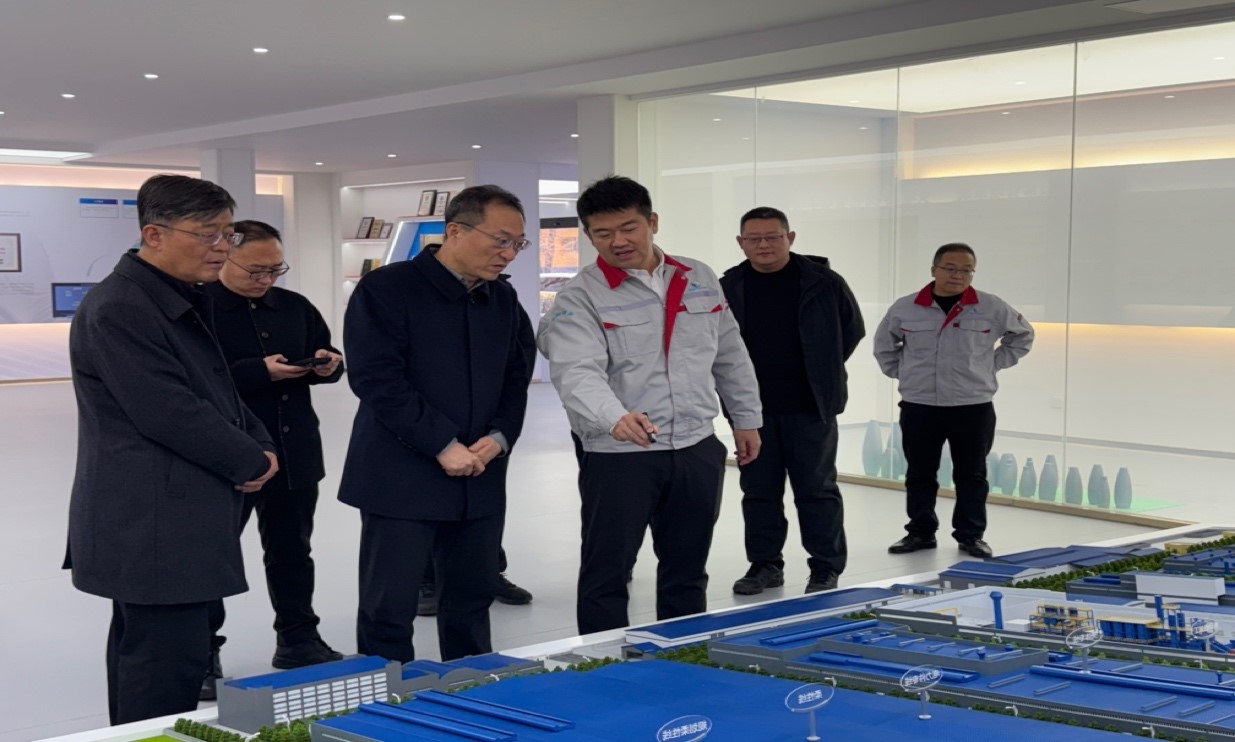 臨汾經(jīng)濟開發(fā)區(qū)黨工委書記、管委會主任白建成一行深入華翔圣德曼新能源汽車零部件產(chǎn)業(yè)園調(diào)研